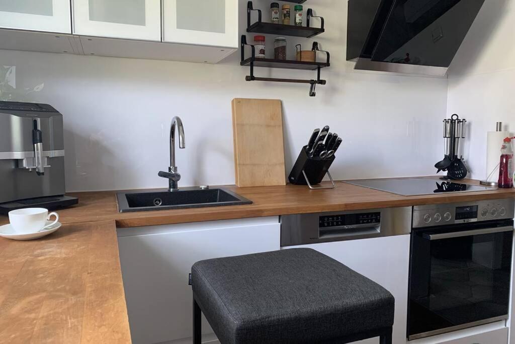 Gemuetliche 3 Zimmer Wohnung Mit Grosszuegiger Terrasse Im Gruenen Reutlingen Eksteriør bilde