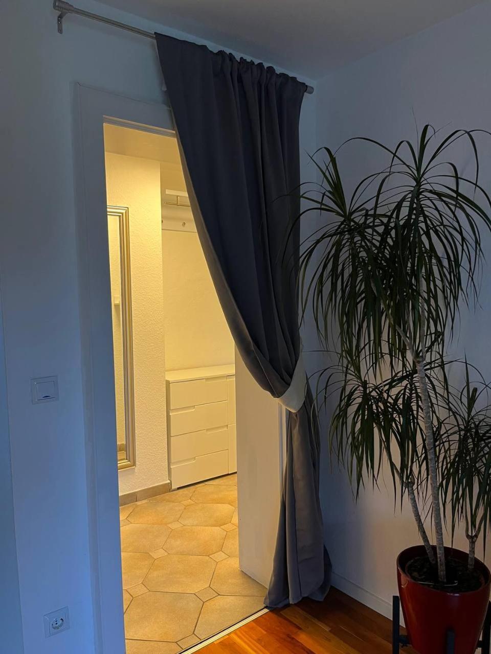 Gemuetliche 3 Zimmer Wohnung Mit Grosszuegiger Terrasse Im Gruenen Reutlingen Eksteriør bilde